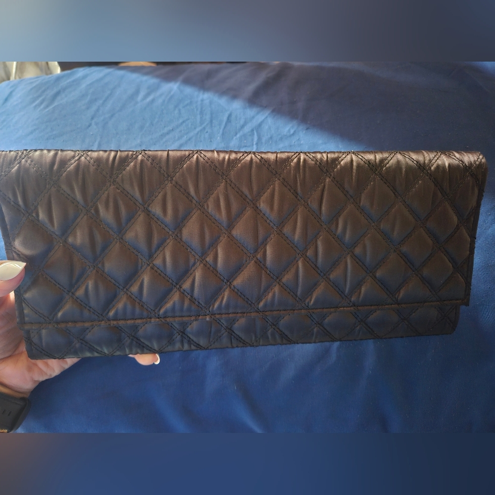 Chic Quilted Clutch in Luxurious Silver - Picture 9 of 12